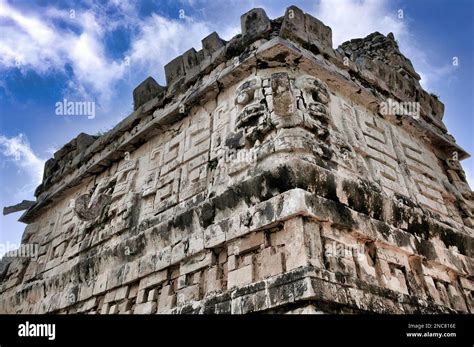 Den religiösa revolutionen i Chichén Itzá – en studie av Maya-civilisationens kulturella omvälvning och politiska förändring under 6:e århundradet