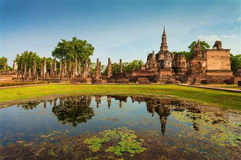 Den Kungliga Bröllopet i Sukhothai: En Hyllning Till Kulturell Utveckling Och Diplomatiska Relationer I 12:e Sekelskong Thailand